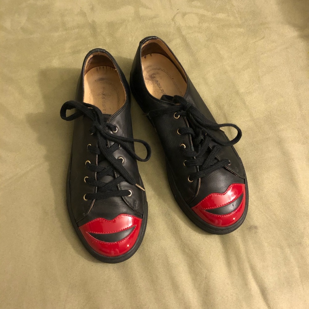 Kiss me sneakers